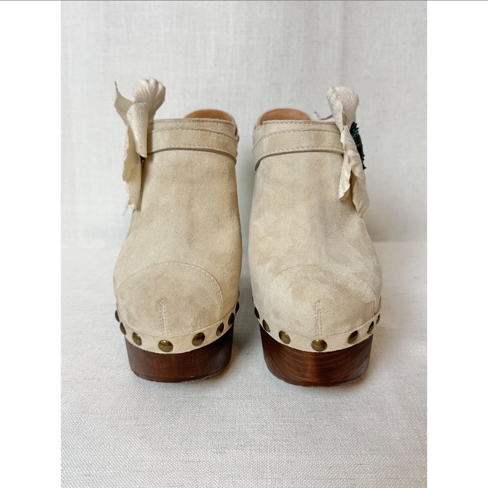 CHANEL Bridal Cream Floral Platform Clogs - Picture 2 of 13